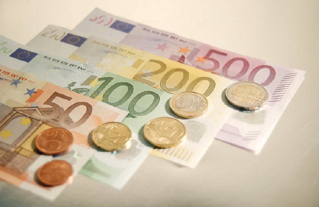 Apturēta daļa Child Benefit pabalstu.