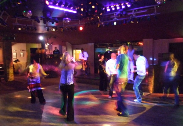 Nakts un klubs.