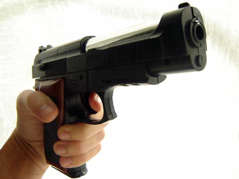 Gangsteris aizlido uz Rīgu