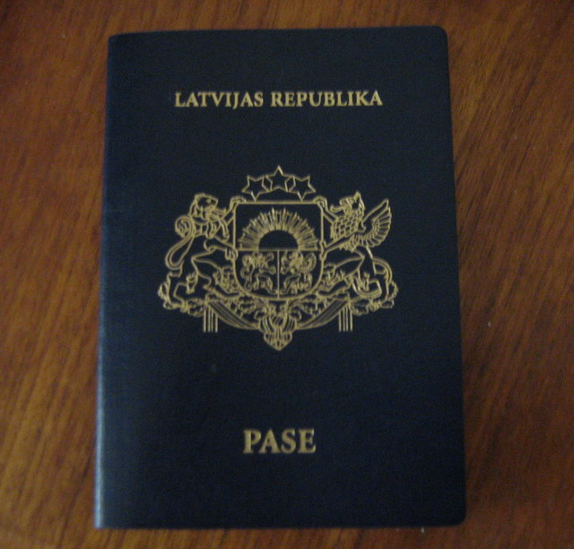 Pase un Atgriešanās apliecība.
