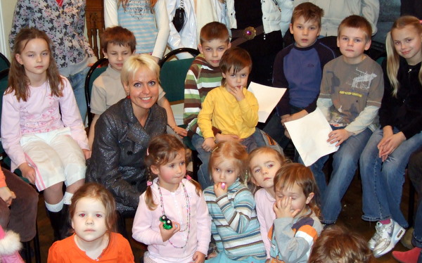 Bērni sāk mācīties „Čikāgas piecīšu” dziesmas