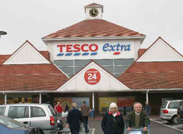 Hakeris no Latvijas apkrāpj Tesco.