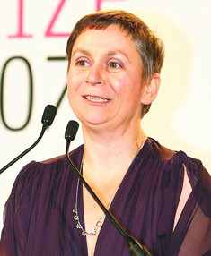 Bukera prēmija īru rakstniecei Anne Enright.