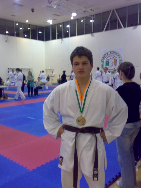 Zelta medaļa shotokan karate.