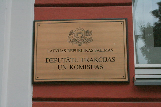 Likumprojektu nodod komisijām