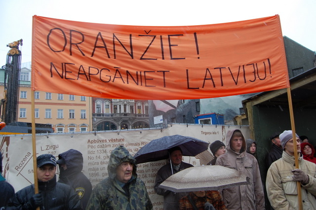 Latvieši Īrijā Tautas sapulci noklausījās radio ēterā.