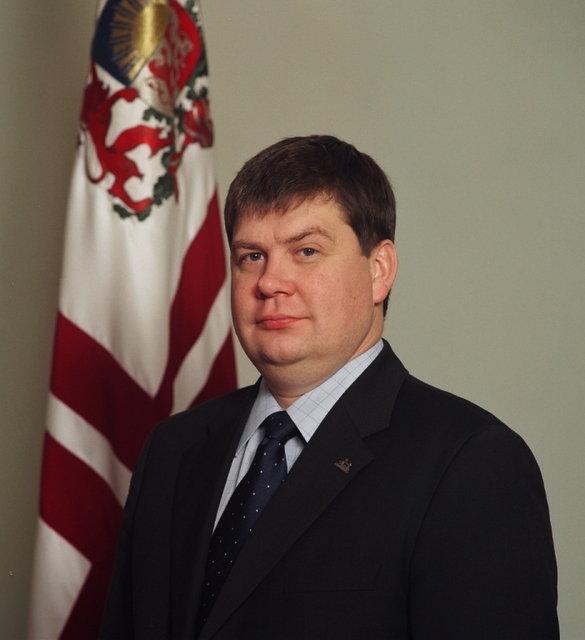 Kalvītis: nākamgad minimālā alga tiks palielināta līdz 160 latiem.