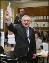 “Bertie Ahern triumph”: tā šodien ziņo īru masu mēdiji.
