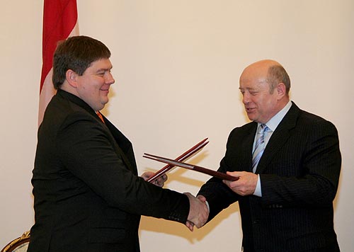 Saeima ratificē Latvijas un Krievijas robežlīgumu.