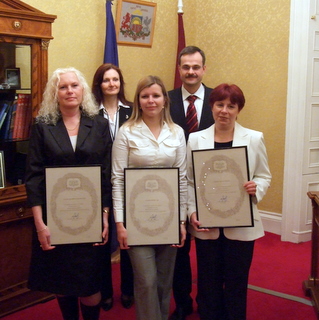 Latviešu biedrības saņem Atzinības rakstus