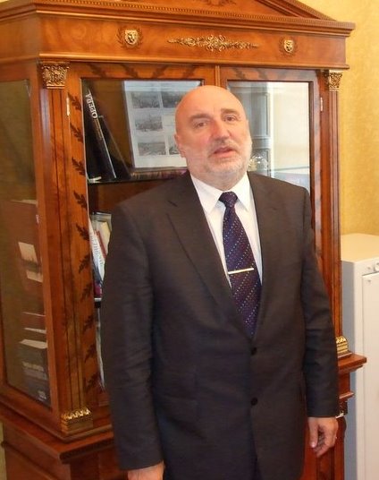 I. Godmanis atkāpjas no amata