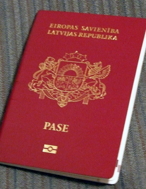 Lai saņemtu pabalstu, būs jāuzrāda pase