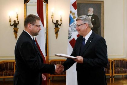 Vēstnieks kaimiņsalā būs Eduards Stiprais