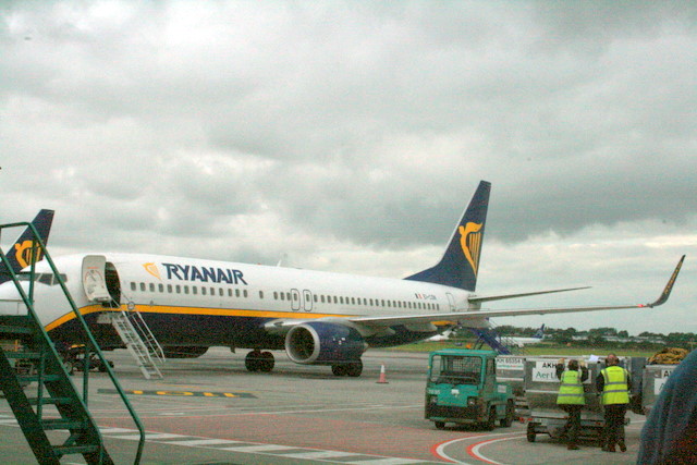 Vācijas tiesa apstrīd Ryanair “apstrādes maksas”