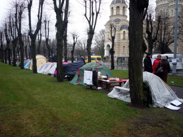 Protesta akcija pie valdības ēkas – foto