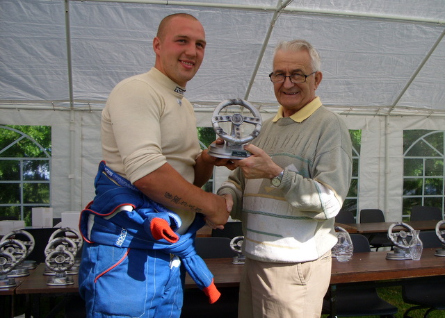 L. Zdanovičs papildina trofeju klāstu