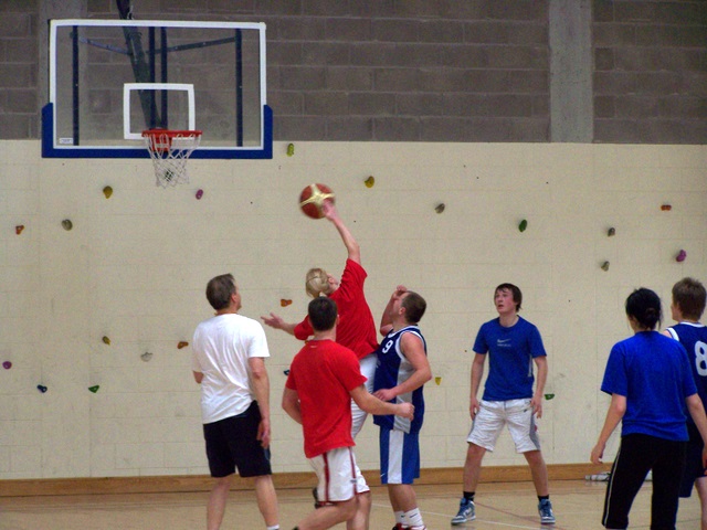 Basketbola turnīrā uzvar “Thurlesa”