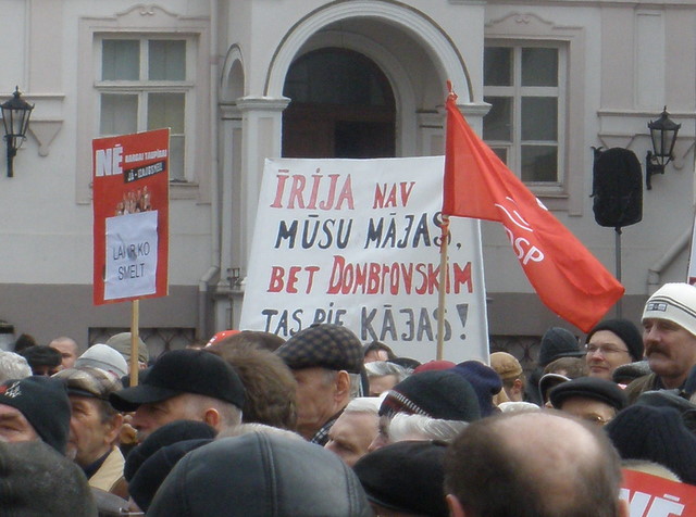 Rīgā protestē pret “Latvenergo” tarifiem