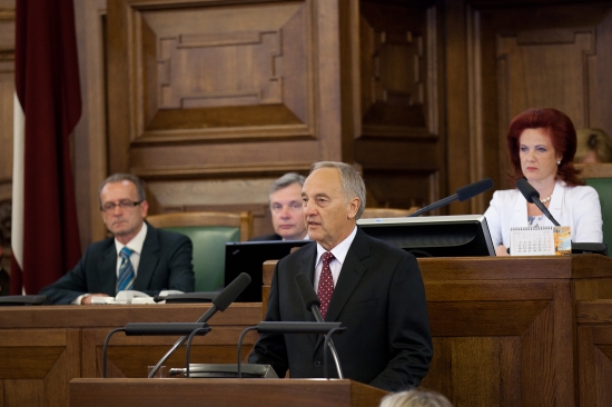 A. Bērziņš nodod Valsts prezidenta svinīgo solījumu