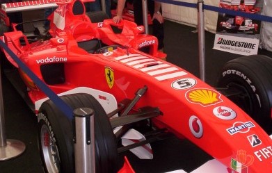 F1 automašīnas Dublinas ielās