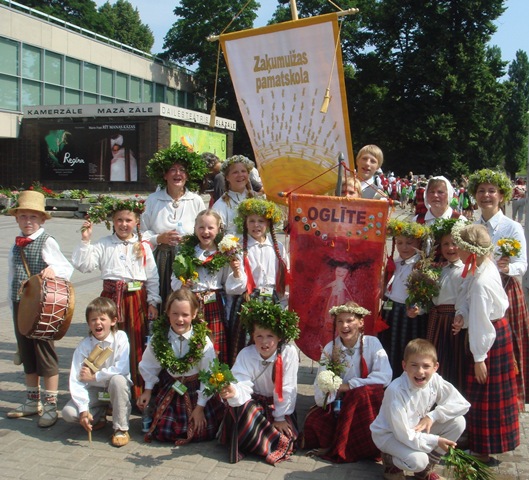 Folkloras kopa „Oglīte” viesosies Īrijā