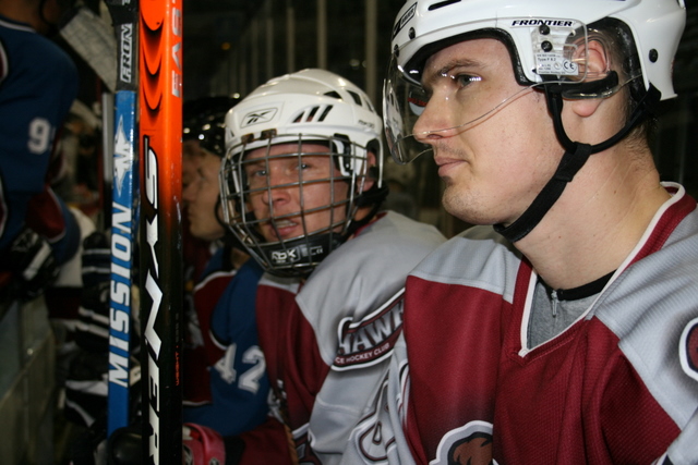 Hawks izlase pret Giants junioriem