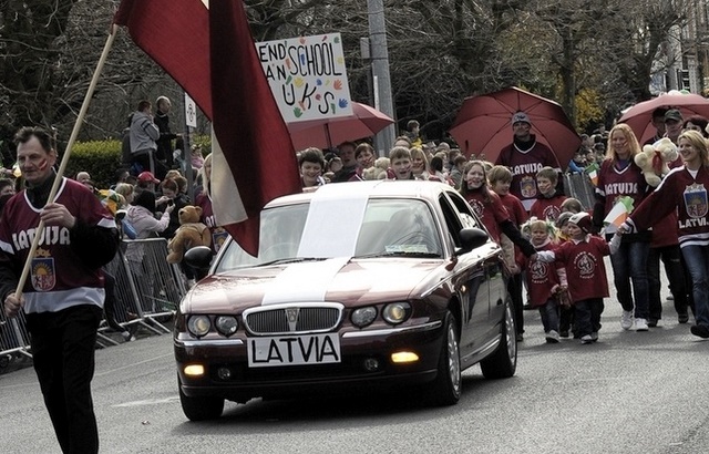 Latvieši gatavojas Patrikdienas parādei Limerikā