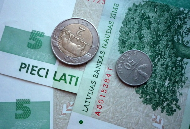 Latvijā samazina nodokļus