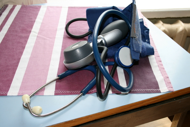 Nodokļu nemaksātājiem būs pieejami tikai maksas medicīniskie pakalpojumi
