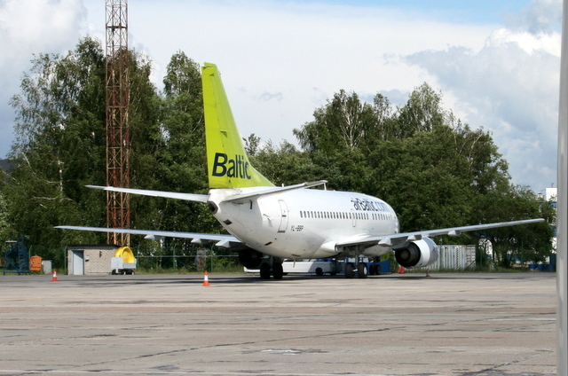 “airBaltic” neizslēdz iespēju nākotnē ieviest maksu par rokas bagāžu