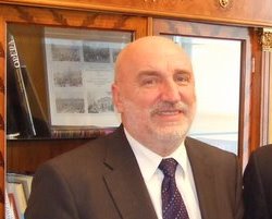 Godmanis: vienīgās zāles, kā apturēt iedzīvotāju aizplūšanu, ir jaunu darba vietu izveide