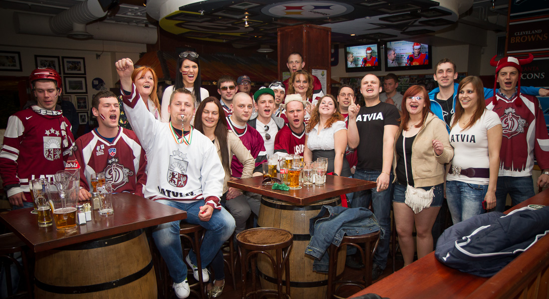 Latvijas hokeja izlases fani Dublinā