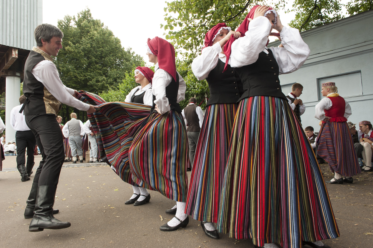 “Karbunkulis” deju lieluzvedumā “Tēvu laipas” – foto