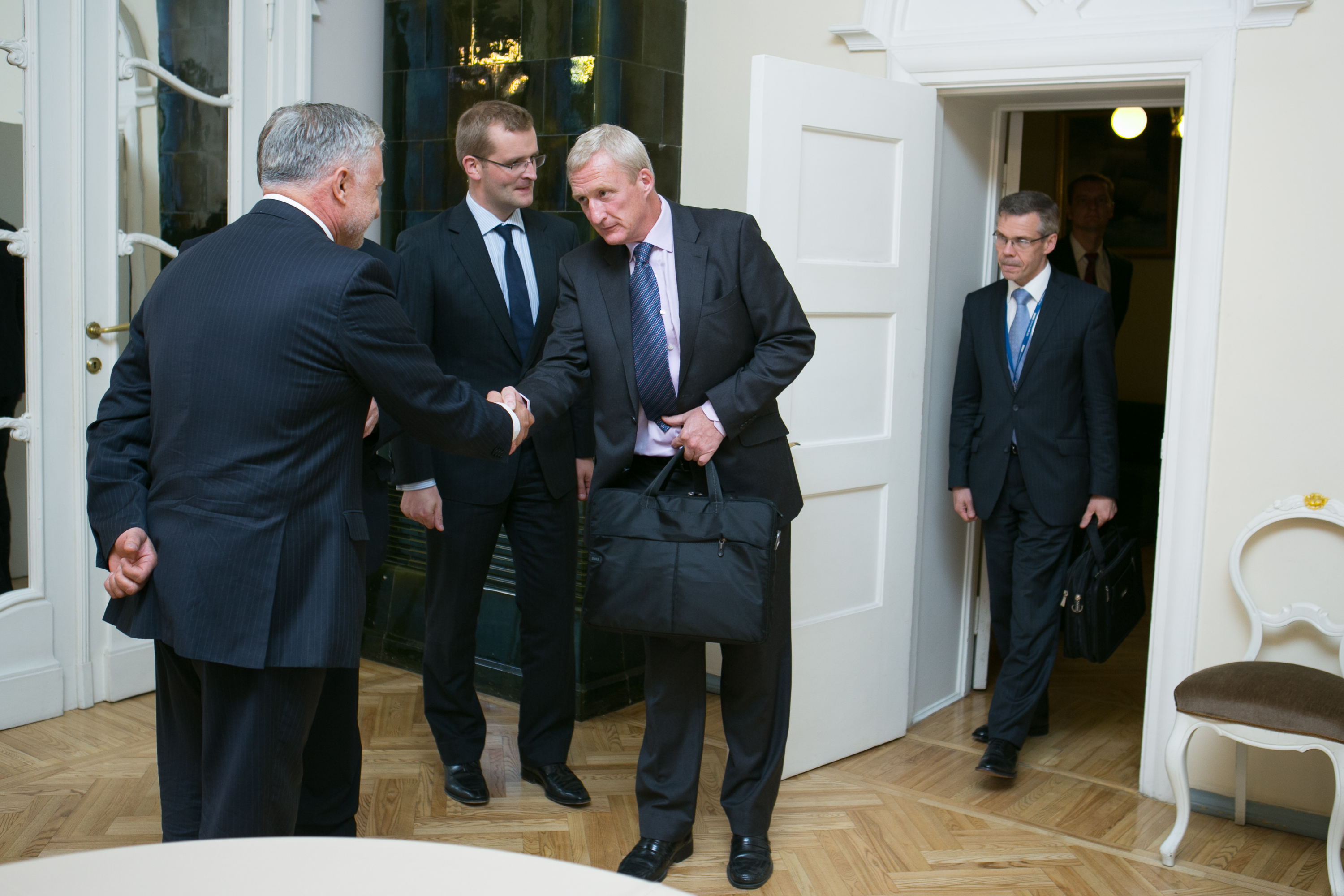 J.Vucāns tiekas ar Īrijas parlamentāriešiem