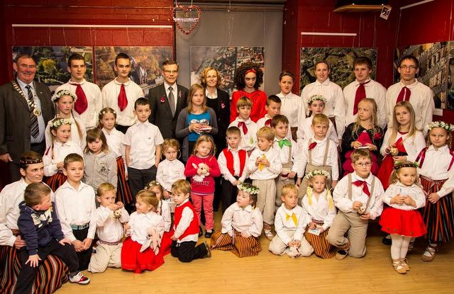 G. Apals atklāj izstādi „Rīga no augšas” un kopīgi ar Longfordas skoliņu svin svētkus