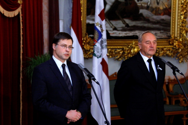 Dombrovskis paziņo par viņa vadītās valdības demisiju