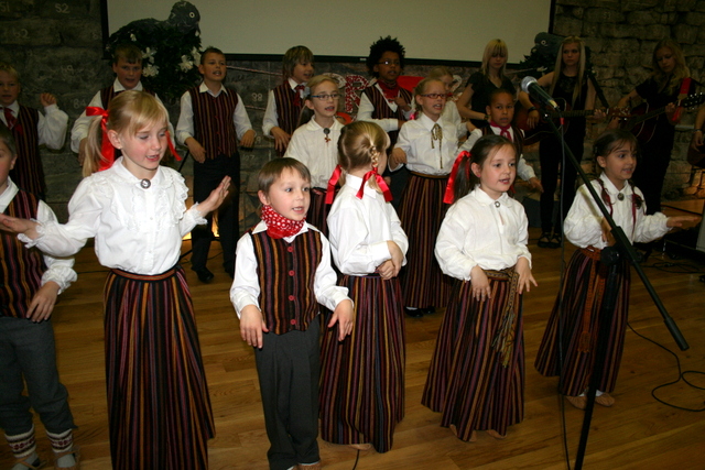 Vēstniecība aicina apmeklēt latviešu dziedātāju un dejotāju priekšnesumus TradFest ietvaros