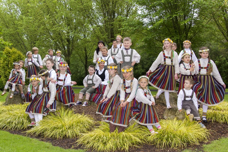 “Taurenītis” dejo festivālā Adare
