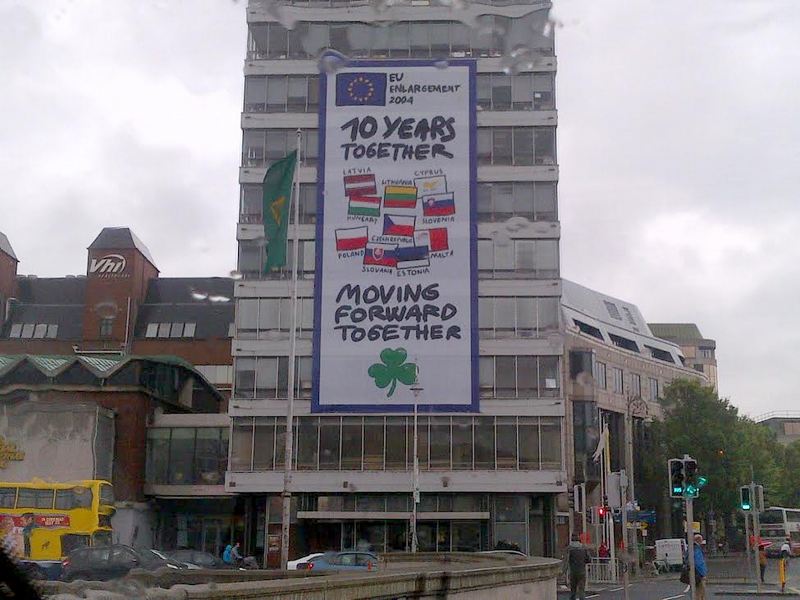 Dublinas centrā visu jūniju atgādinās par lielākās ES paplašināšanās 10.gadadienu