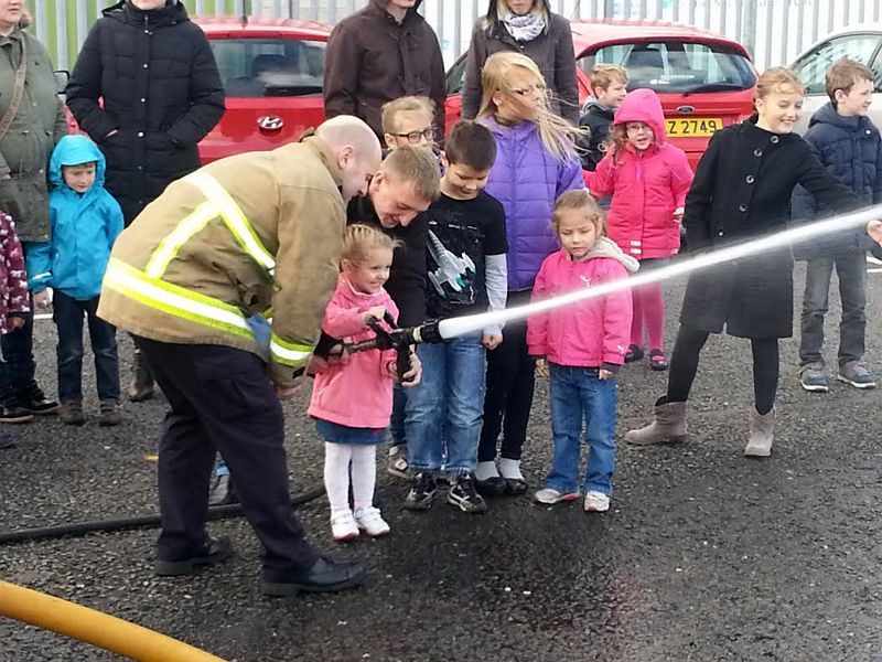 LINI apmeklē Newry ugunsdzēsēju depo