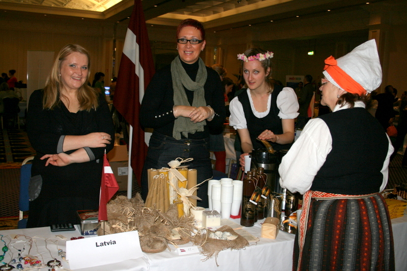International Charity Bazaar dejos “Dzirnaviņas” un “Karbunkulis”
