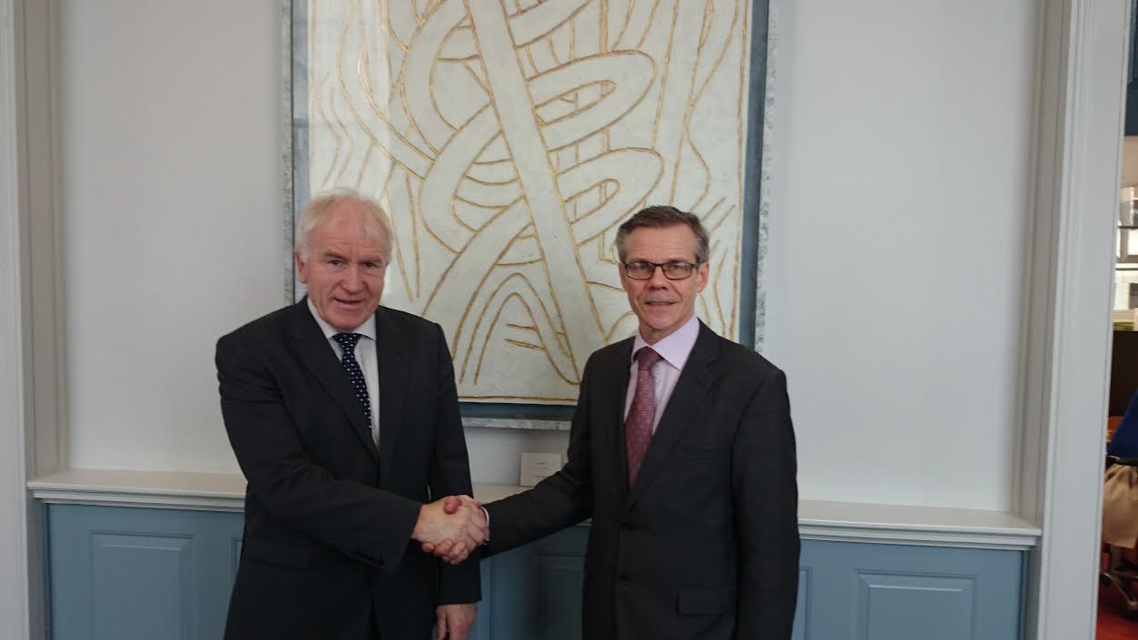 Vēstnieks tiekas ar Īrijas Diasporas lietu ministru J.Deenihan