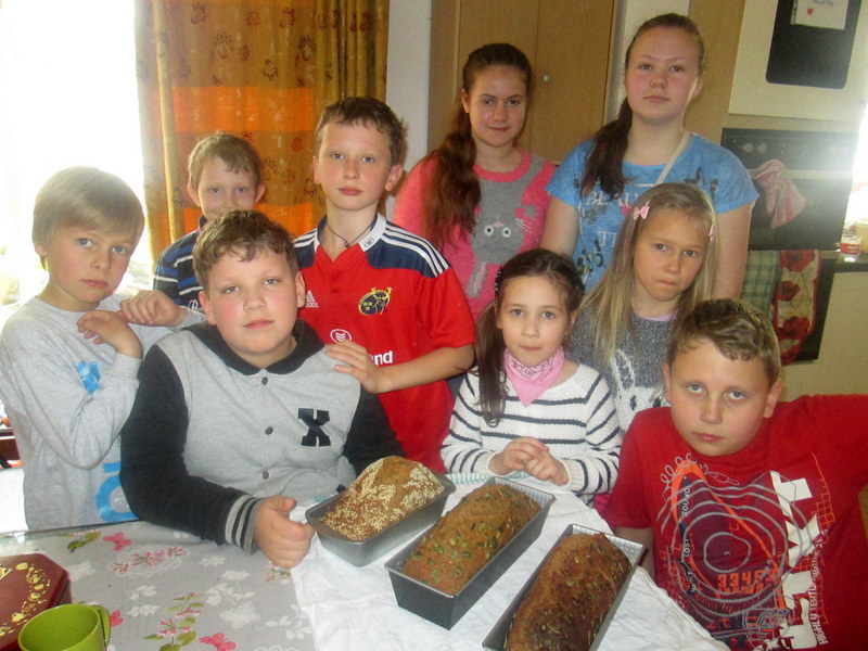 Lieldnienu radošājās darbnīcās tapa pat maize un biezpiens