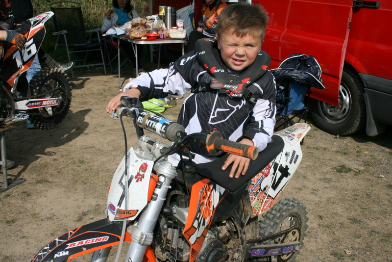 Mazie motobraucēji papildina savu balvu klāstu