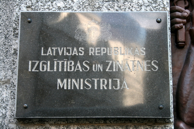 IZM: papildu naudas latviešu valodas apguvei diasporas bērniem tālmācībā nākamgad nebūs