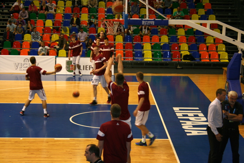 Bārā “The Living Room” tiešraidē Latvija vs Francija spēle