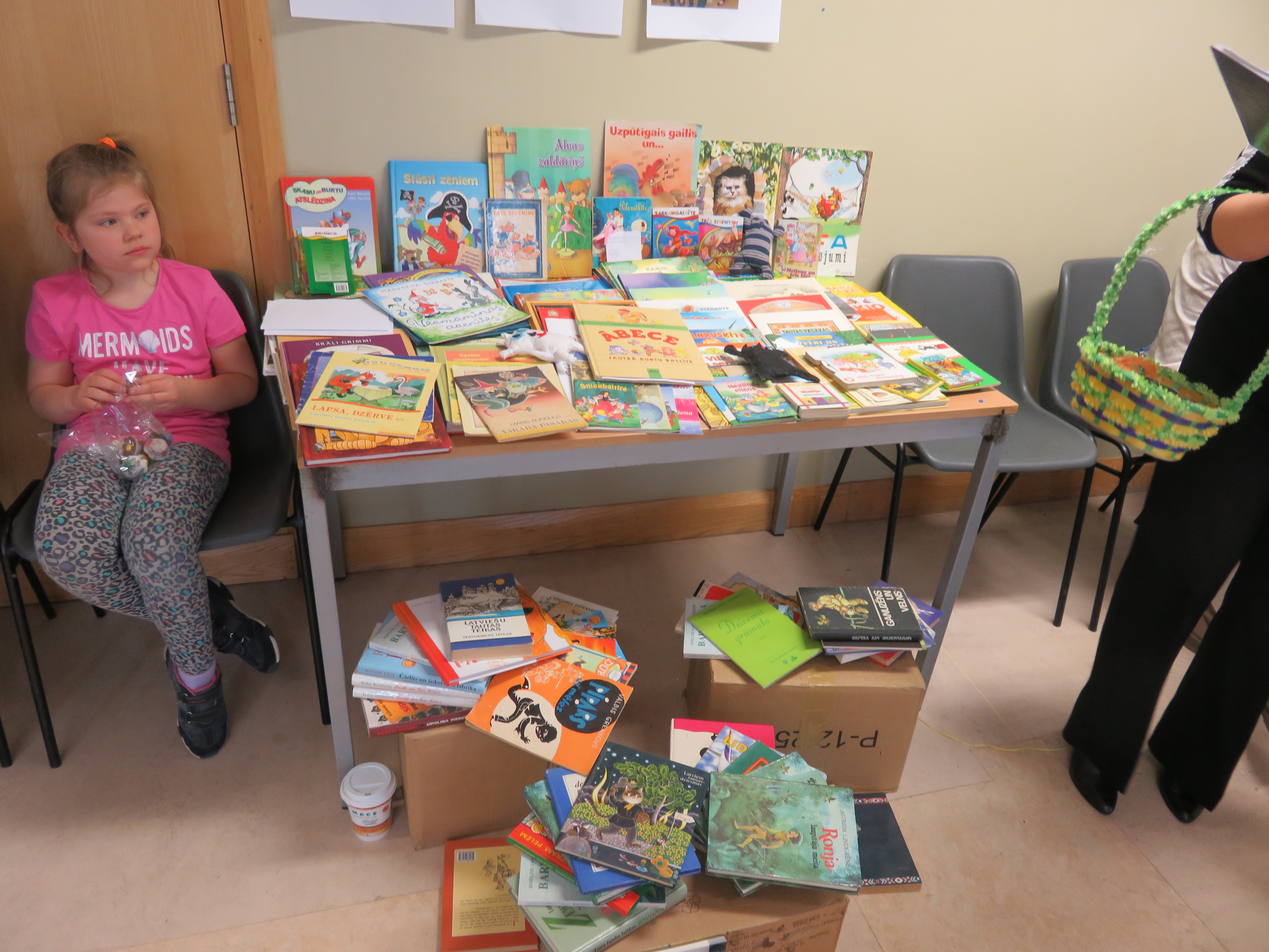 Droghedas skoliņas bibliotēku var izmantot visi apkārtnē dzīvojošie bērni