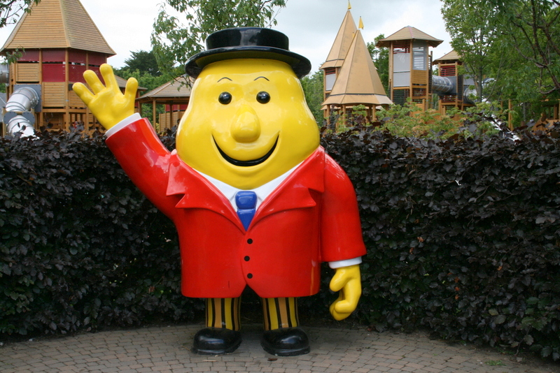 Sabrūkot kāpnēm Tayto Park, ievainojumus gūst deviņi cilvēki