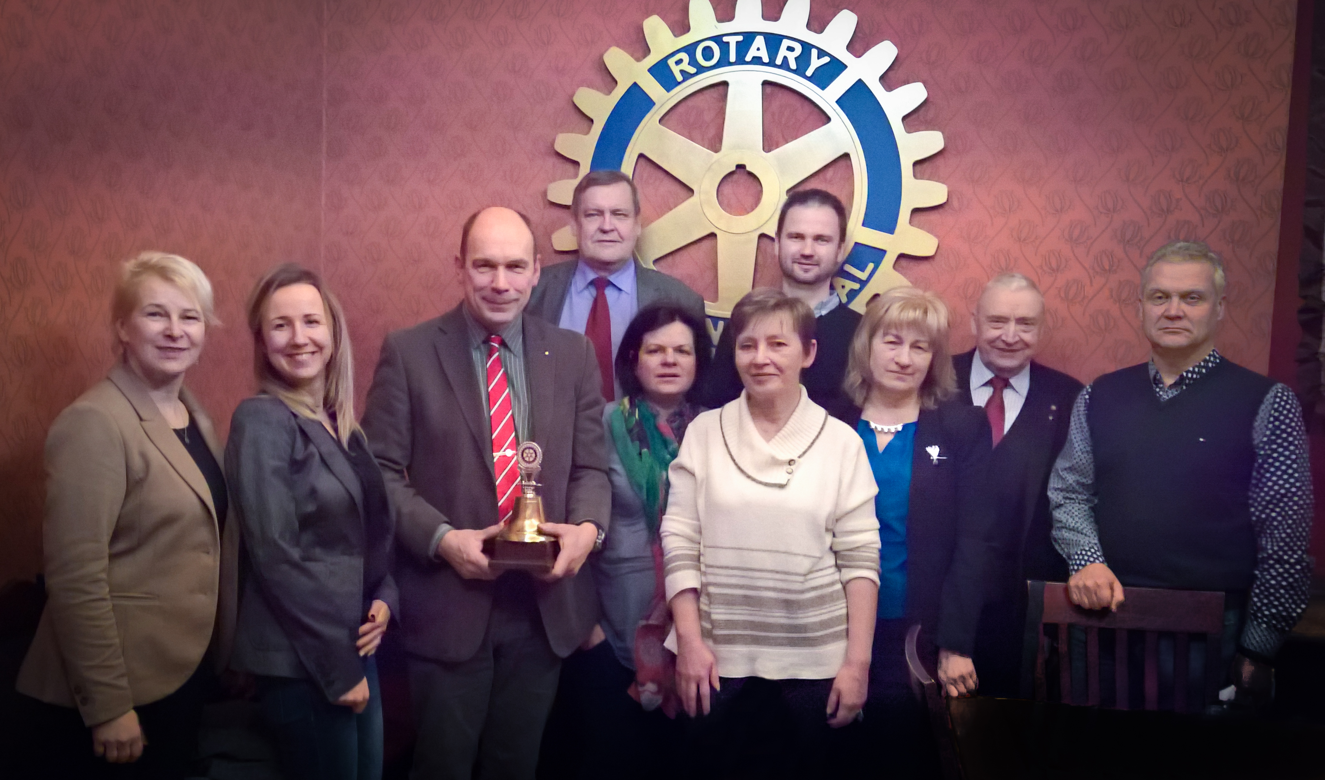 Ogres Rotary tagad zina, kas ir Īrijas Pētersons