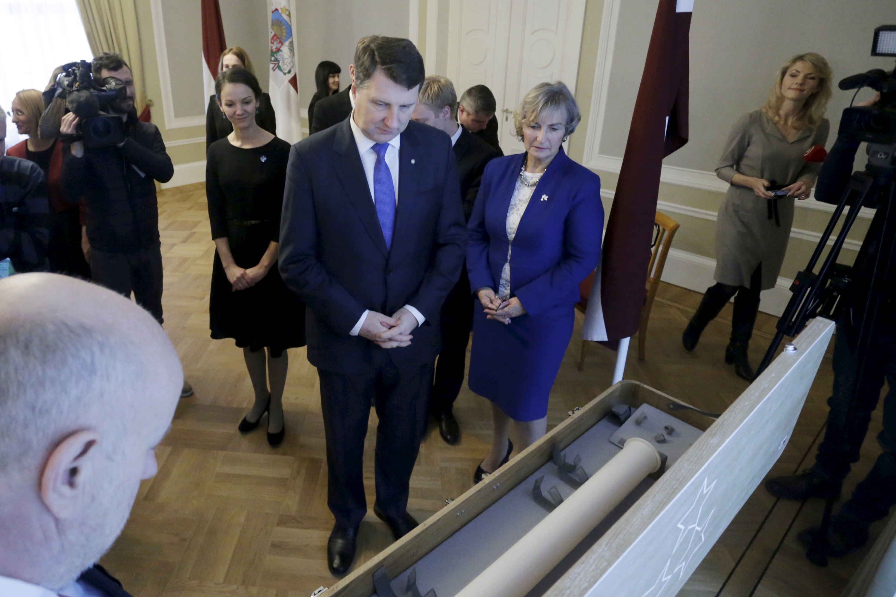 Vējonis kopā ar jauniešiem aizsāk iniciatīvu “Latvijas karoga ceļš”